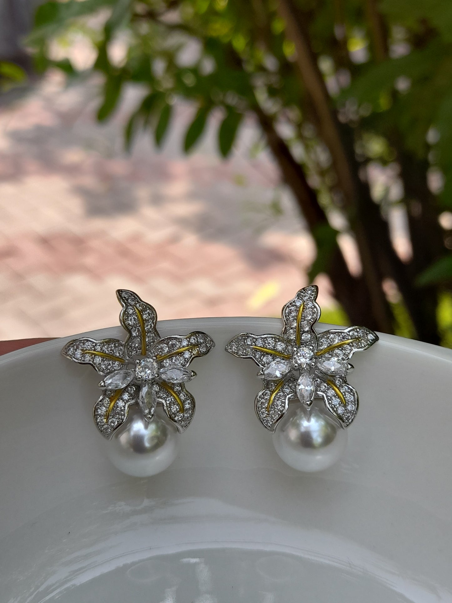 A Classic Bloom Earrings