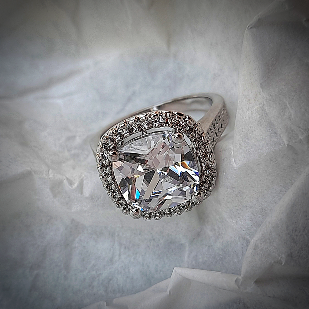 Dazzle Ring (Size US6)