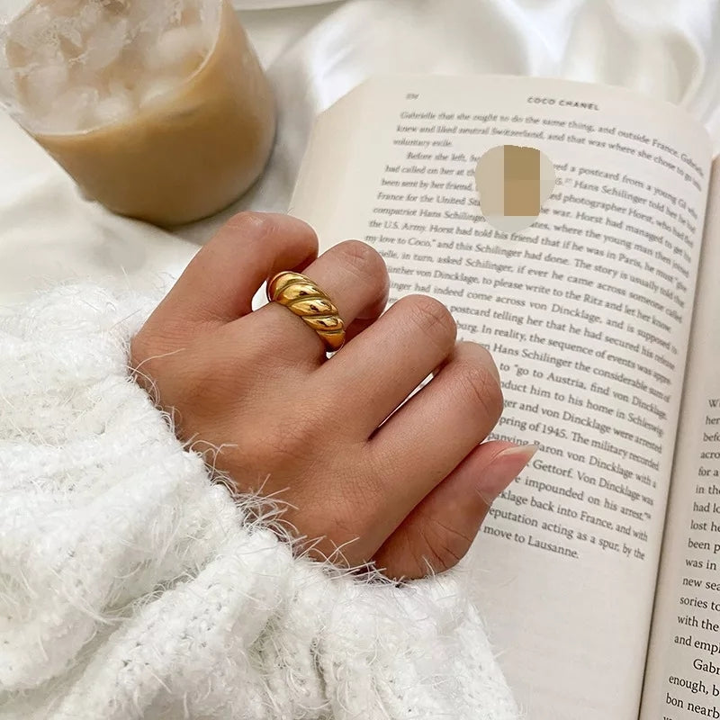 Gold Bloomer Ring (Size US7)