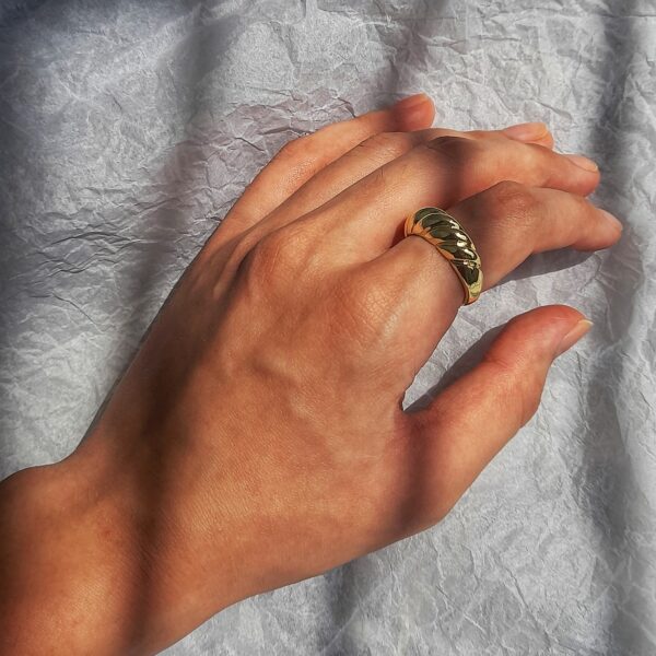 Gold Bloomer Ring (Size US7)
