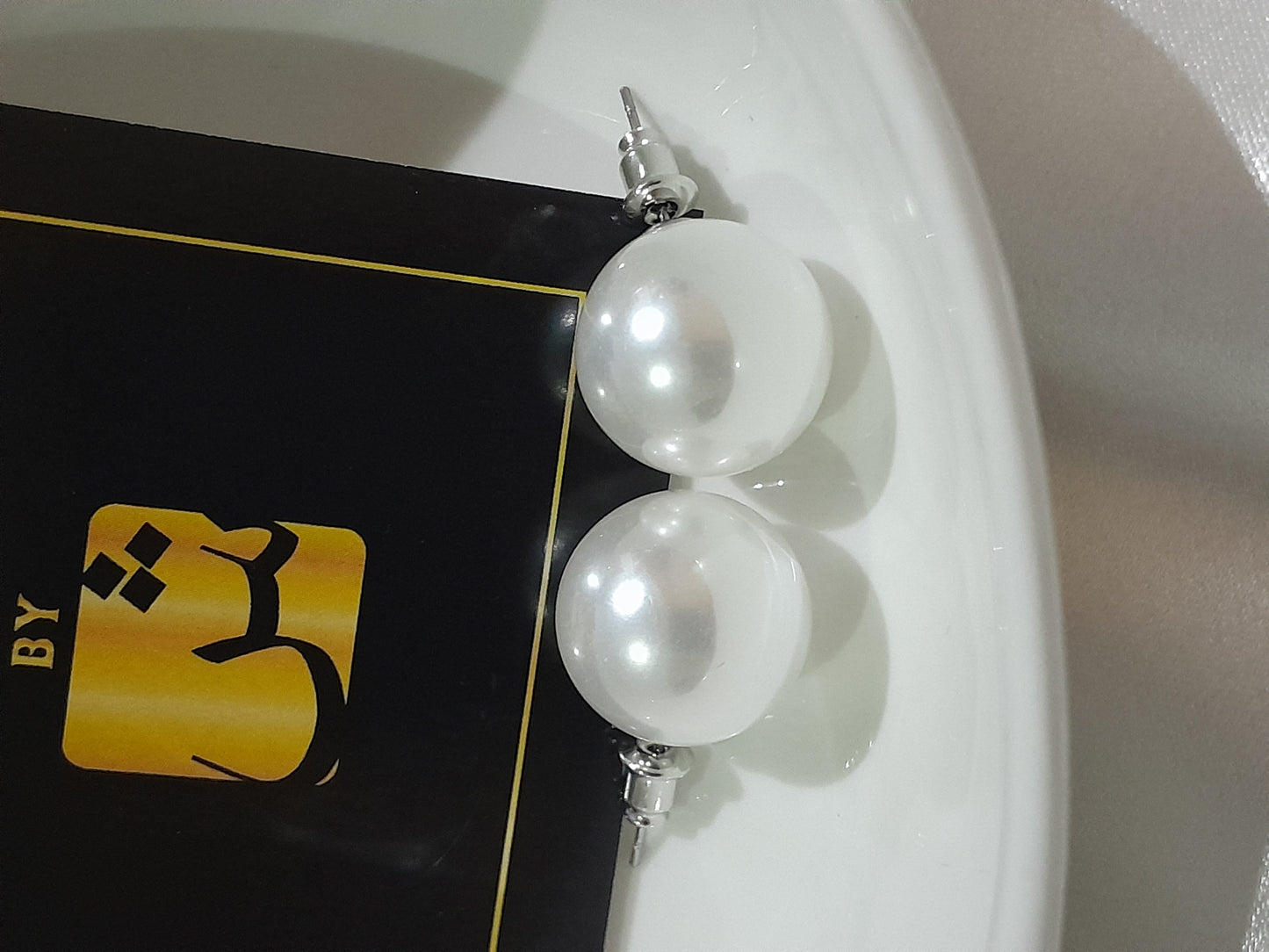 Round Pearl Studs