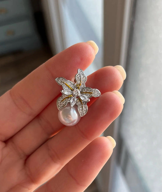 A Classic Bloom Earrings