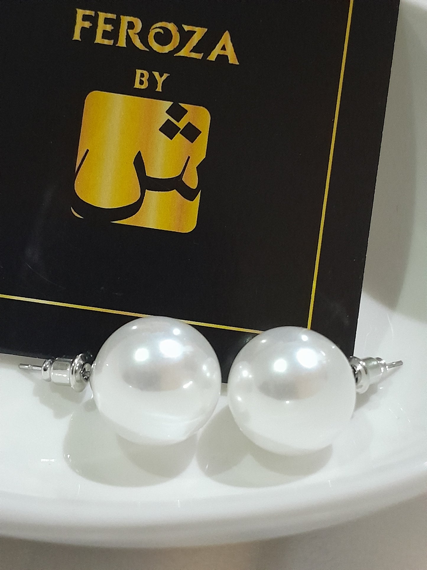 Round Pearl Studs