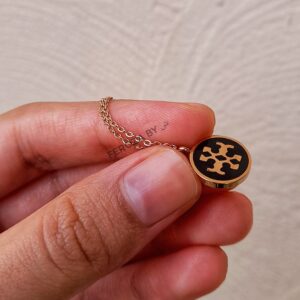 Sleek Pendant Necklace